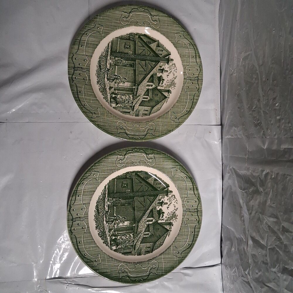 2 Vtg Royal USA The Old Curiosity Shop 10” Dinner Plates Green Hinges on Rim